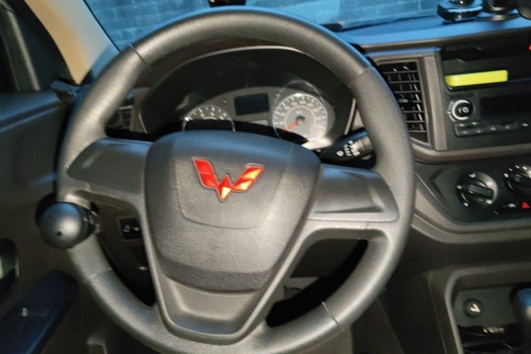 Used Wuling Hongguang V 2022 1.5L Jingqu Version Hydraulic Power Steering LAR Steering Wheel