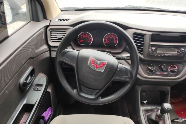 Used Wuling Hongguang V 2022 1.5L Jingqu Edition Electric-Assist LAR Steering Wheel