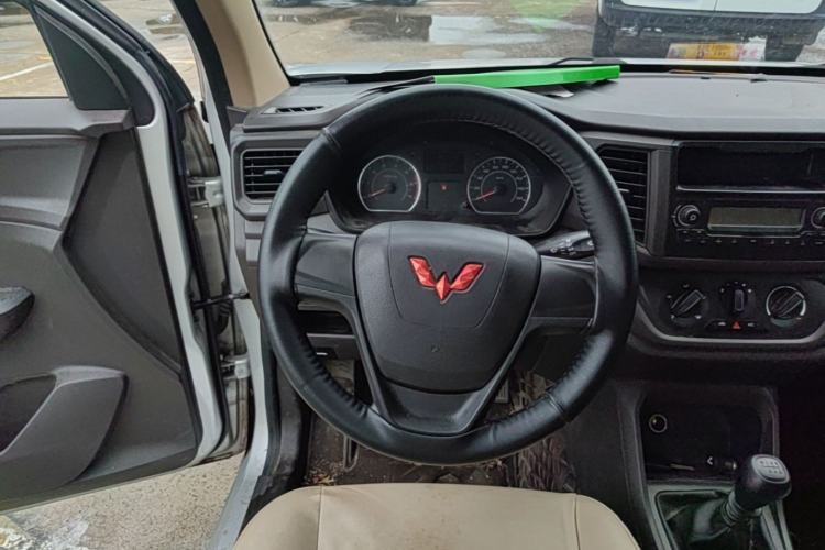 Used Wuling Hongguang V 2022 1.5L Jingqu Edition Electric-Assist LAR Steering Wheel