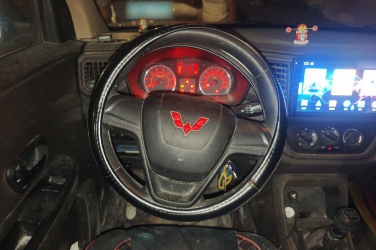 Used Wuling Hongguang V 2022 1.5L Jingqu Edition Electric-Assist LAR Steering Wheel