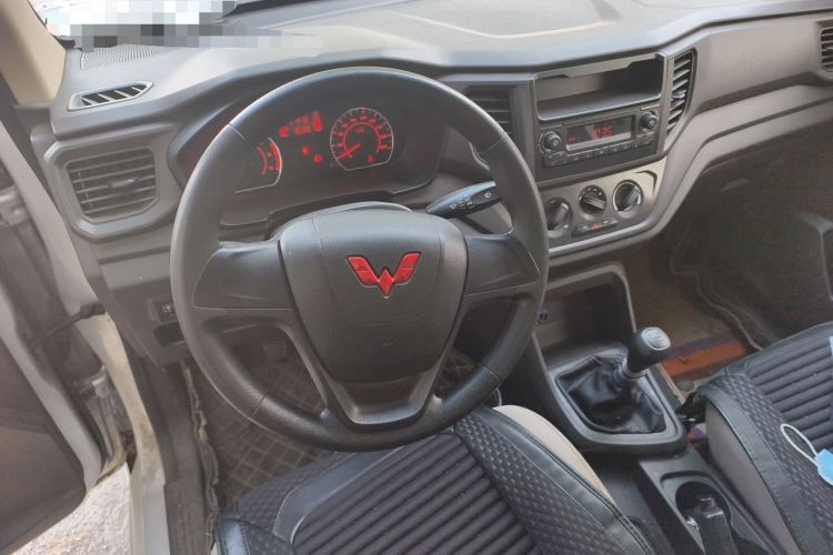 Used Wuling Hongguang V 2022 1.5L Jingqu Edition Enclosed-Window Vehicle with Electric Power Steering LAR Steering Wheel