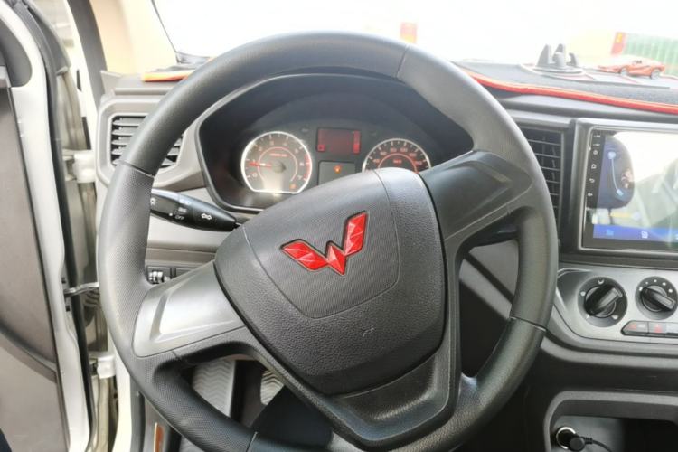 Used Wuling Hongguang V 2022 1.5L Jingqu Version Hydraulic Power Steering LAR Steering Wheel