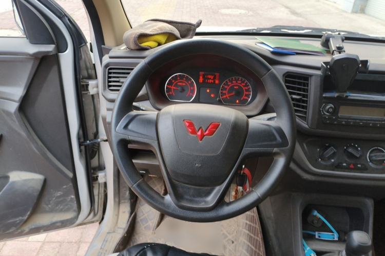 Used Wuling Hongguang V 2022 1.5L Jingqu Version Hydraulic Power Steering LAR Steering Wheel