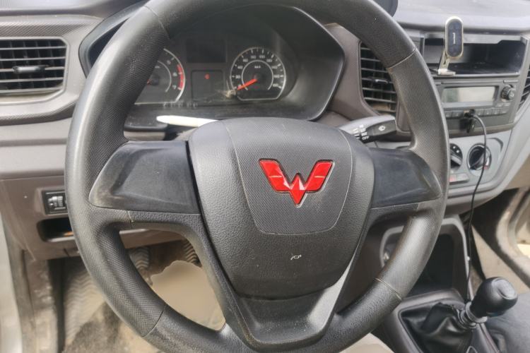 Used Wuling Hongguang V 2022 1.5L Jingqu Edition Enclosed-Window Vehicle with Hydraulic Power Steering LAR Steering Wheel