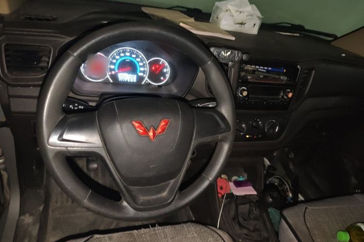 Used Wuling Hongguang V 2022 1.5L Enjoy Edition Electric-Powered LAR Steering Wheel