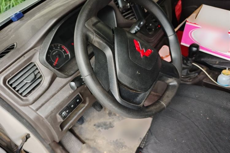 Used Wuling Hongguang V 2022 1.5L Jingqu Version Hydraulic Power Steering LAR Steering Wheel