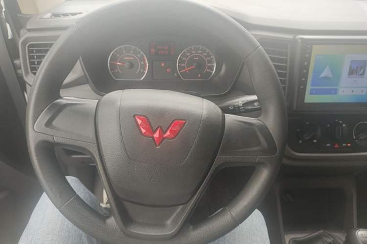 Used Wuling Hongguang V 2022 1.5L Jingqu Edition Electric-Assist LAR Steering Wheel