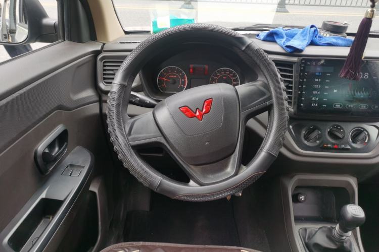 Used Wuling Hongguang V 2022 1.5L Enjoy Edition Electric-Powered LAR Steering Wheel