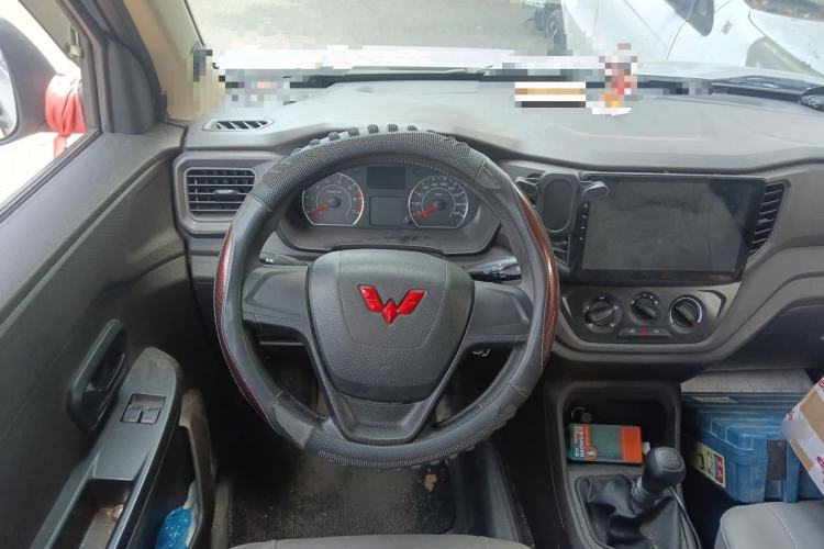 Used Wuling Hongguang V 2022 1.5L Jingqu Edition Electric-Assist LAR Steering Wheel