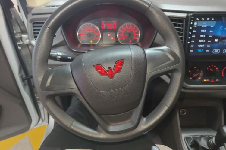 Used Wuling Hongguang V 2022 1.5L Jingqu Version Hydraulic Power Steering LAR Steering Wheel