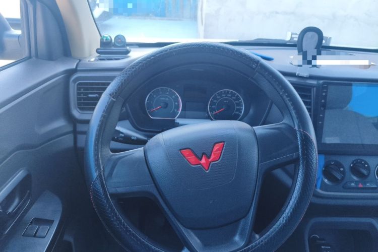 Used Wuling Hongguang V 2022 1.5L Jingqu Version Hydraulic Power Steering LAR Steering Wheel