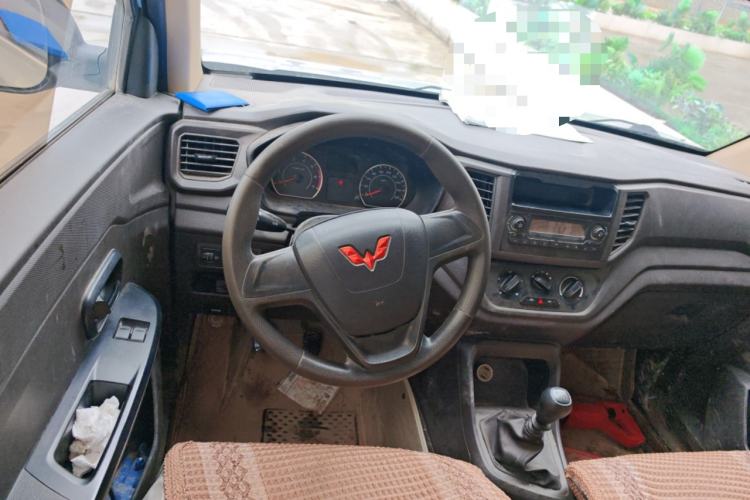 Used Wuling Hongguang V 2022 1.5L Jingqu Version Hydraulic Power Steering LAR Steering Wheel