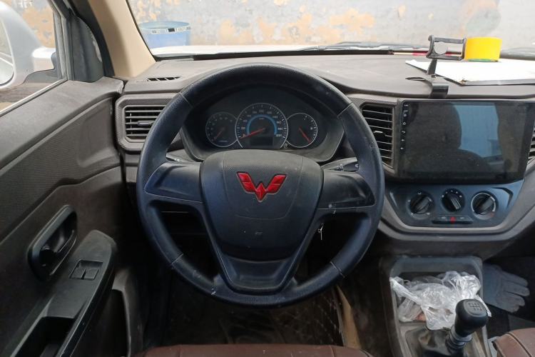 Used Wuling Hongguang V 2022 1.5L Jingqu Edition Electric-Assist LAR Steering Wheel