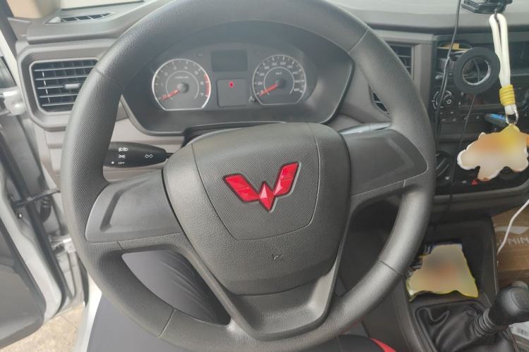 Used Wuling Hongguang V 2022 1.5L Jingqu Edition Electric-Assist LAR Steering Wheel
