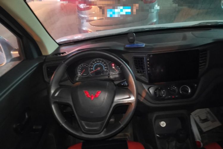 Used Wuling Hongguang V 2022 1.5L Enjoy Edition Electric-Powered LAR Steering Wheel