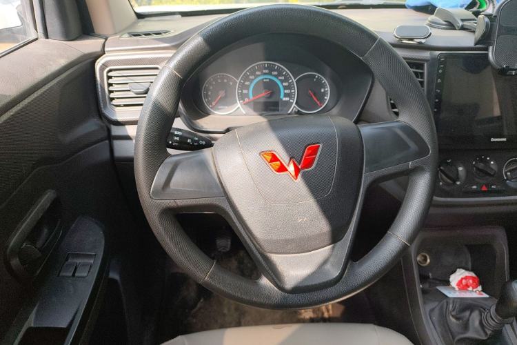 Used Wuling Hongguang V 2022 1.5L Jingqu Version Hydraulic Power Steering LAR Steering Wheel