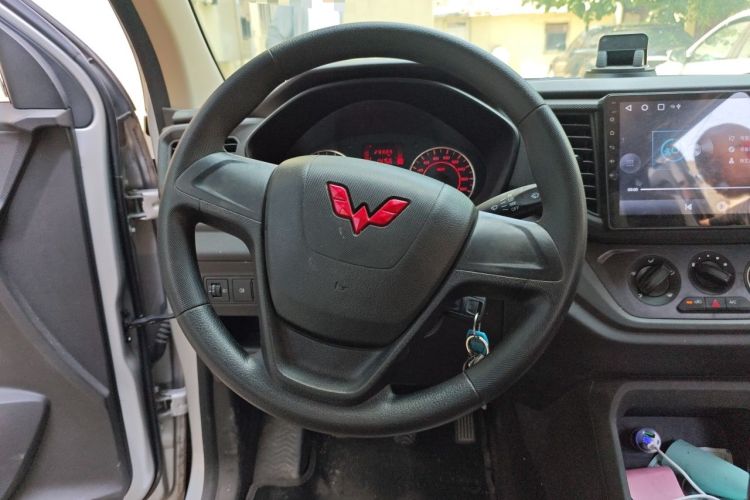 Used Wuling Hongguang V 2022 1.5L Jingqu Edition Electric-Assist LAR Steering Wheel