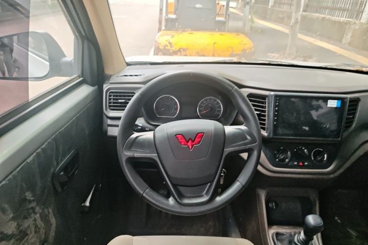 Used Wuling Hongguang V 2022 1.5L Jingqu Edition Electric-Assist LAR Steering Wheel