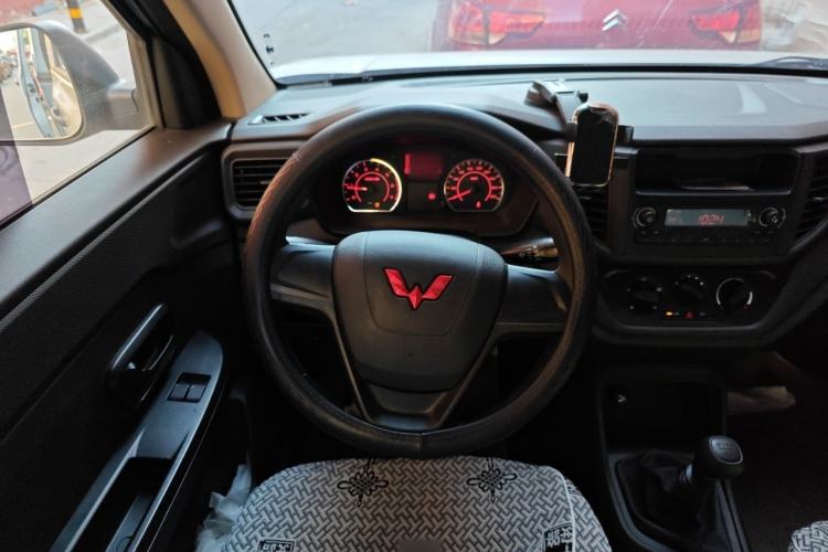 Used Wuling Hongguang V 2022 1.5L Jingqu Edition Electric-Assist LAR Steering Wheel