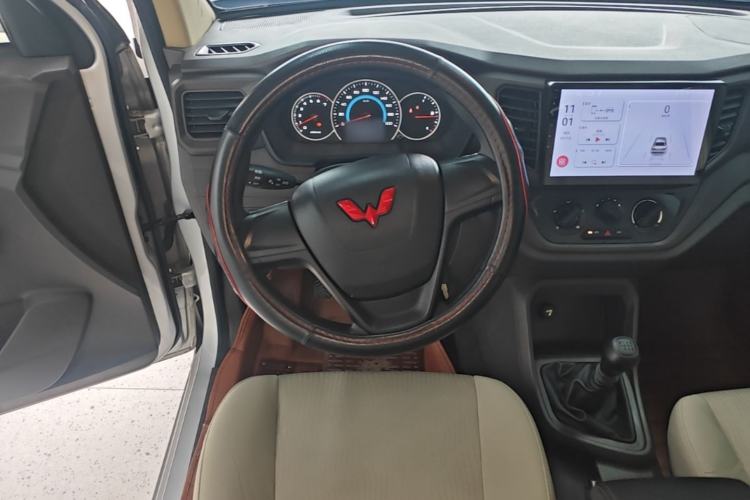 Used Wuling Hongguang V 2022 1.5L Enjoy Edition Electric-Powered LAR Steering Wheel