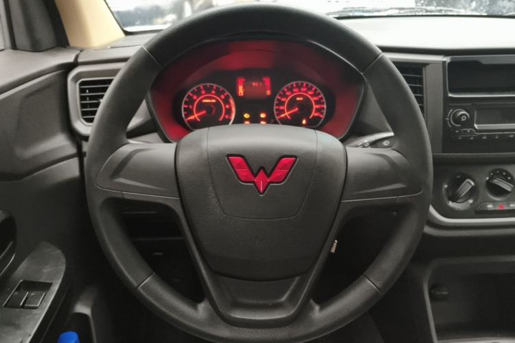 Used Wuling Hongguang V 2022 1.5L Jingqu Edition Electric-Assist LAR Steering Wheel