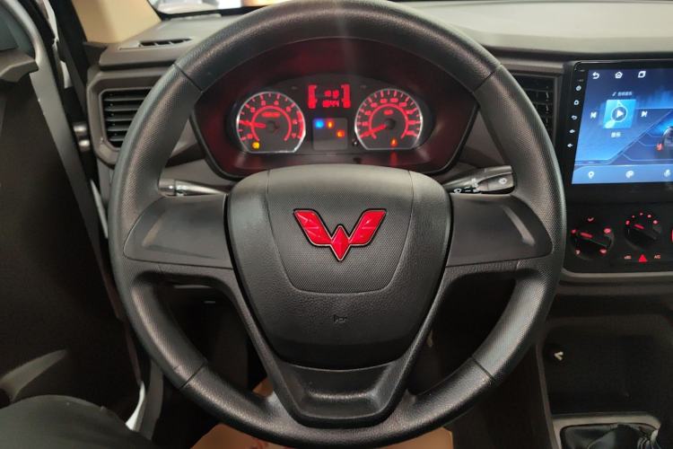 Used Wuling Hongguang V 2022 1.5L Jingqu Edition Enclosed-Window Vehicle with Hydraulic Power Steering LAR Steering Wheel