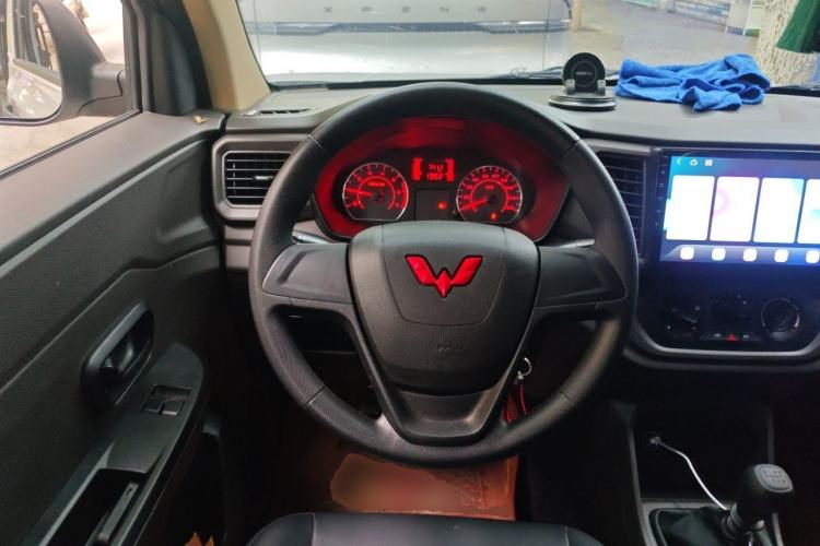 Used Wuling Hongguang V 2022 1.5L Jingqu Version Hydraulic Power Steering LAR Steering Wheel