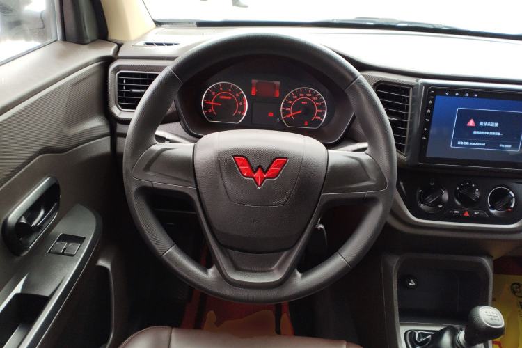 Used Wuling Hongguang V 2022 1.5L Jingqu Edition Electric-Assist LAR Steering Wheel