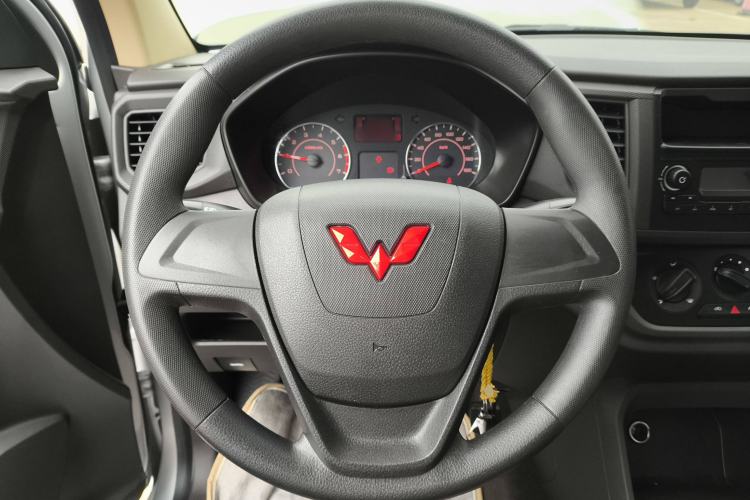 Used Wuling Hongguang V 2022 1.5L Jingqu Edition Electric-Assist LAR Steering Wheel