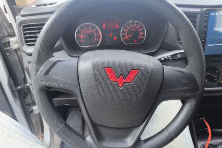 Used Wuling Hongguang V 2022 1.5L Jingqu Version Hydraulic Power Steering LAR Steering Wheel