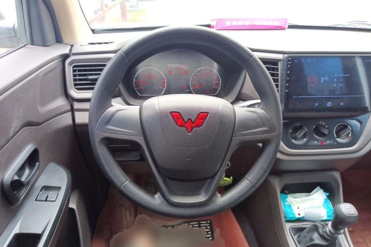 Used Wuling Hongguang V 2022 1.5L Jingqu Edition Electric-Assist LAR Steering Wheel