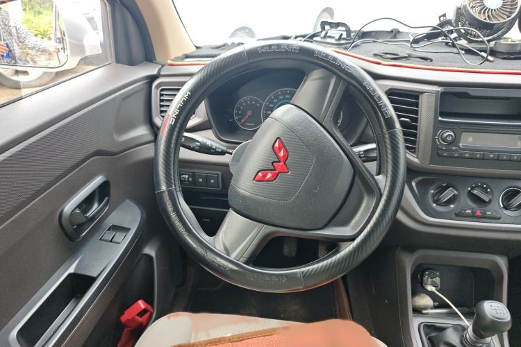 Used Wuling Hongguang V 2022 1.5L Enjoy Edition Electric-Powered LAR Steering Wheel
