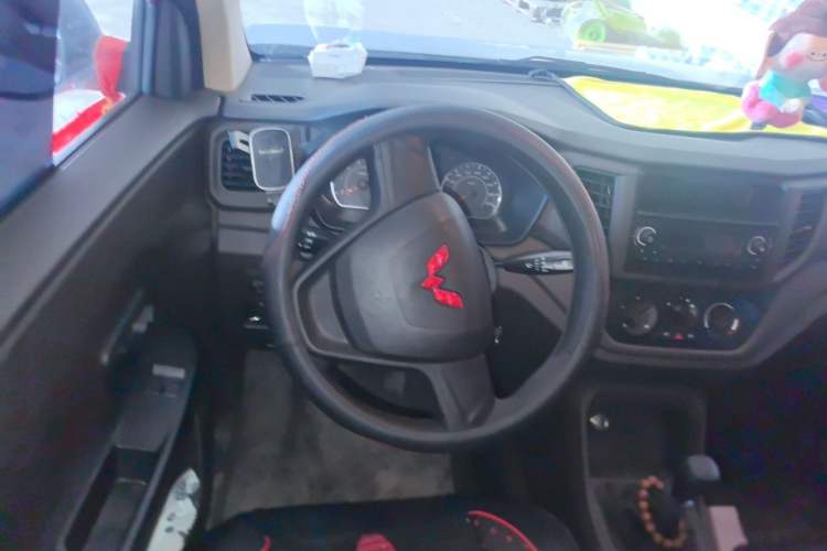 Used Wuling Hongguang V 2022 1.5L Jingqu Edition Electric-Assist LAR Steering Wheel