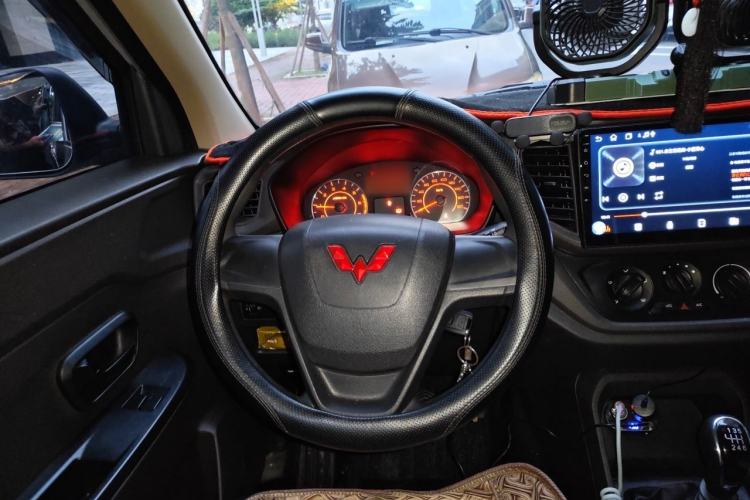 Used Wuling Hongguang V 2022 1.5L Jingqu Edition Electric-Assist LAR Steering Wheel