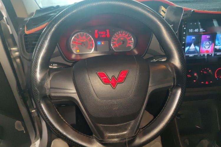 Used Wuling Hongguang V 2022 1.5L Jingqu Edition Enclosed-Window Vehicle with Electric Power Steering LAR Steering Wheel
