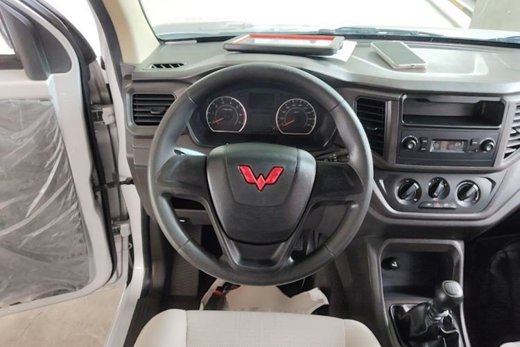 Used Wuling Hongguang V 2022 1.5L Jingqu Version Hydraulic Power Steering LAR Steering Wheel
