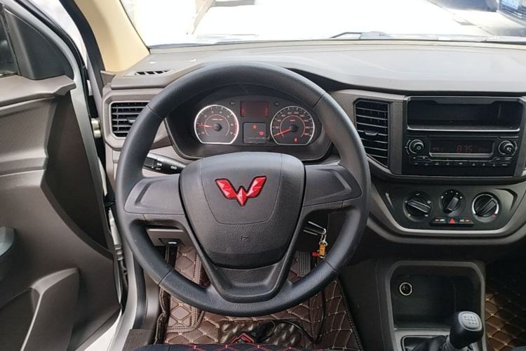Used Wuling Hongguang V 2022 1.5L Jingqu Edition Electric-Assist LAR Steering Wheel
