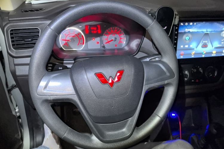 Used Wuling Hongguang V 2022 1.5L Jingqu Edition Enclosed-Window Vehicle with Hydraulic Power Steering LAR Steering Wheel