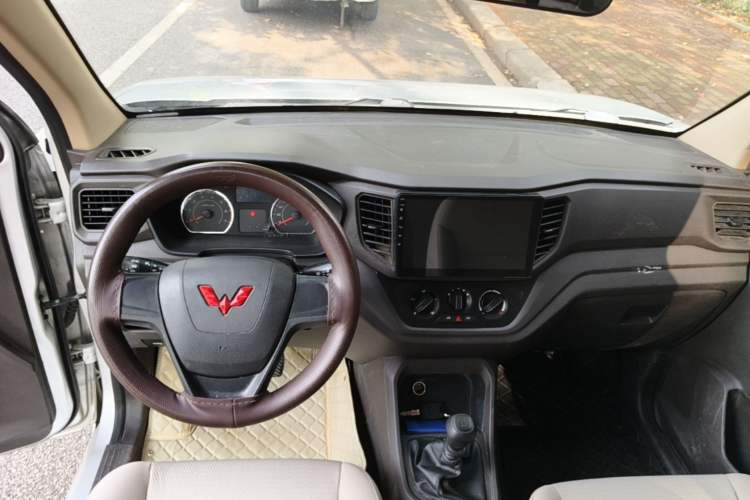 Used Wuling Hongguang V 2022 1.5L Enjoy Edition Electric-Powered LAR Steering Wheel