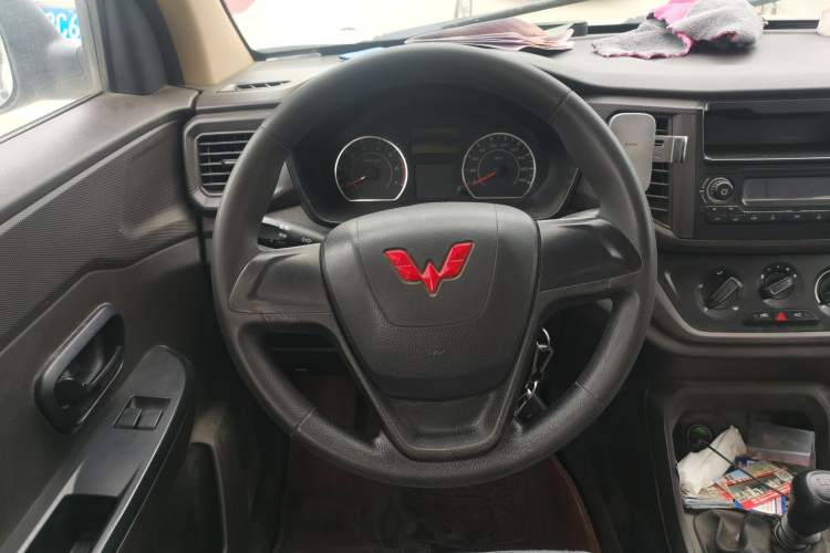 Used Wuling Hongguang V 2022 1.5L Jingqu Version Hydraulic Power Steering LAR Steering Wheel