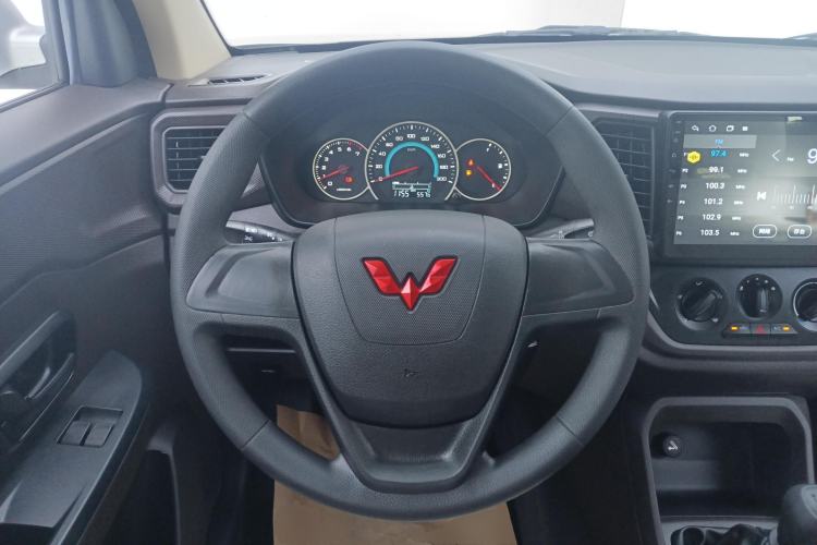 Used Wuling Hongguang V 2022 1.5L Enjoy Edition Electric-Powered LAR Steering Wheel