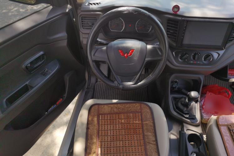 Used Wuling Hongguang V 2022 1.5L Jingqu Edition Electric-Assist LAR Steering Wheel
