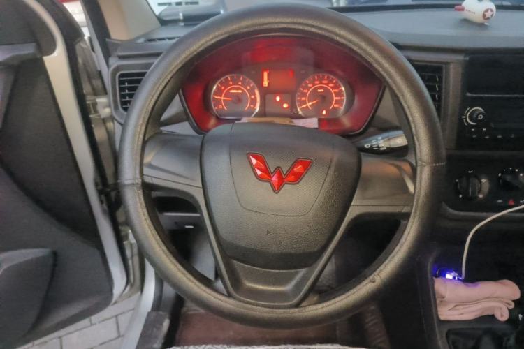 Used Wuling Hongguang V 2022 1.5L Jingqu Version Hydraulic Power Steering LAR Steering Wheel