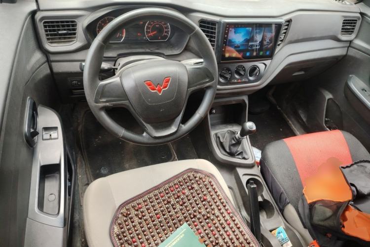 Used Wuling Hongguang V 2022 1.5L Jingqu Edition Enclosed-Window Vehicle with Electric Power Steering LAR Steering Wheel