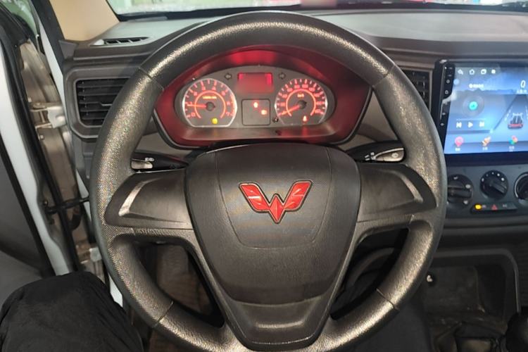 Used Wuling Hongguang V 2022 1.5L Jingqu Version Hydraulic Power Steering LAR Steering Wheel