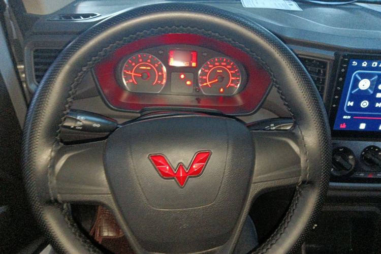 Used Wuling Hongguang V 2022 1.5L Jingqu Edition Electric-Assist LAR Steering Wheel