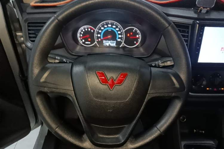 Used Wuling Hongguang V 2022 1.5L Enjoy Edition Electric-Powered LAR Steering Wheel