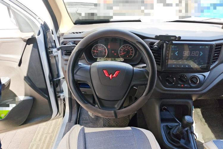 Used Wuling Hongguang V 2022 1.5L Jingqu Edition Electric-Assist LAR Steering Wheel