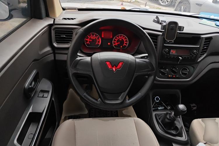 Used Wuling Hongguang V 2022 1.5L Jingqu Edition Electric-Assist LAR Steering Wheel