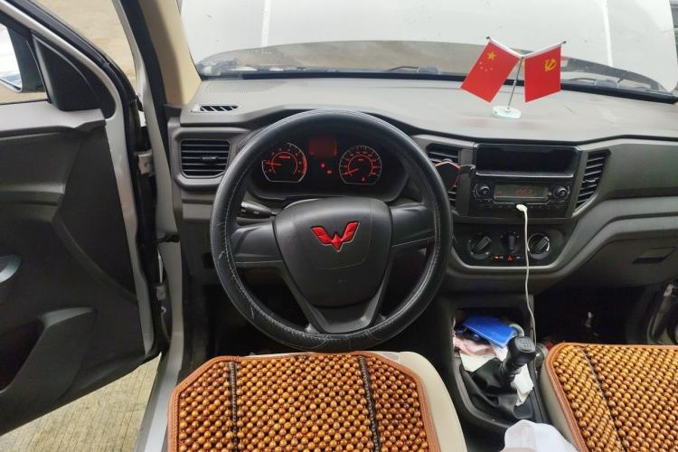 Used Wuling Hongguang V 2022 1.5L Jingqu Version Hydraulic Power Steering LAR Steering Wheel